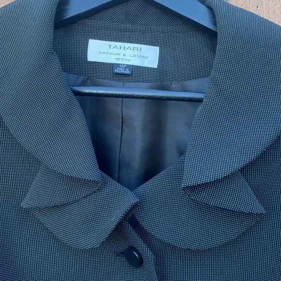 Tahari Arthur S. Levine size 10P Black blazer/jacket with ruffle - Picture 3 of 5